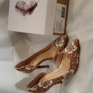 EUC Jessica Simpson Natural/White, Floral Laser Cork heels, 5.5
